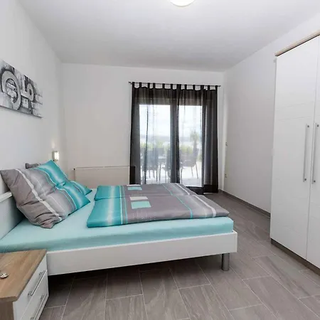 In 5517 Apartment