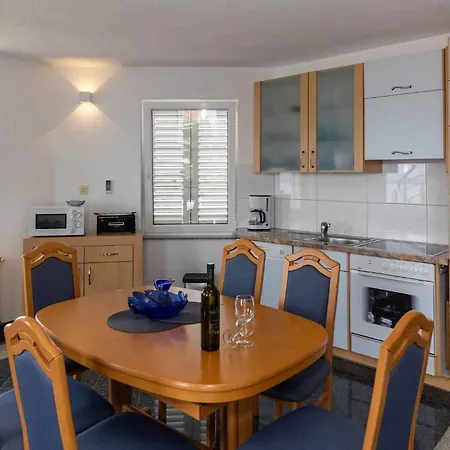 Apartment In 5517 Crikvenica