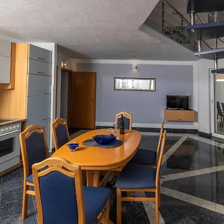 Apartment In 5517