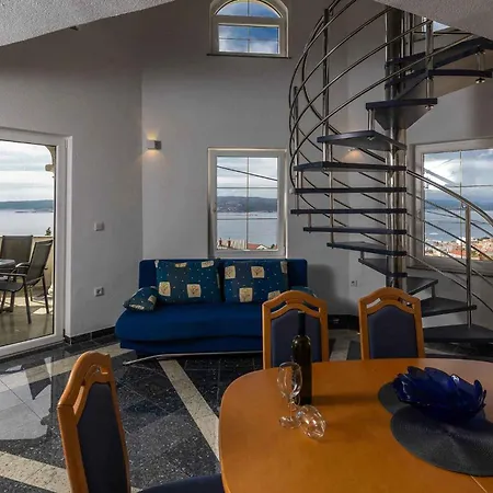 Apartment In 5517 Crikvenica