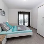 In 5517 דירה